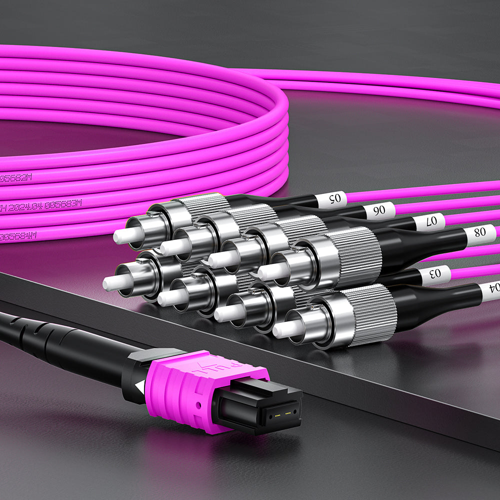 Cabo de fibra óptica multimodo OM4 50/125µm com 8 fibras, conector MPO UPC (fêmea) para 8 conectores FC UPC, revestimento magenta LSZH.