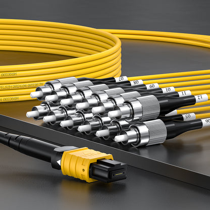 Cabo AMPCOM MPO-12, monomodo (OS2 9/125 μm), 12 fibras ópticas, conector MPO UPC (fêmea) para 12 conectores FC UPC, revestimento amarelo LSZH.