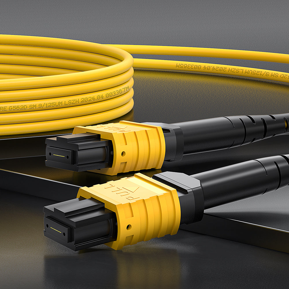 Cabo de fibra óptica AMPCOM MPO-12 Jumper, monomodo (OS2 9/125 μm) com 12 fibras.